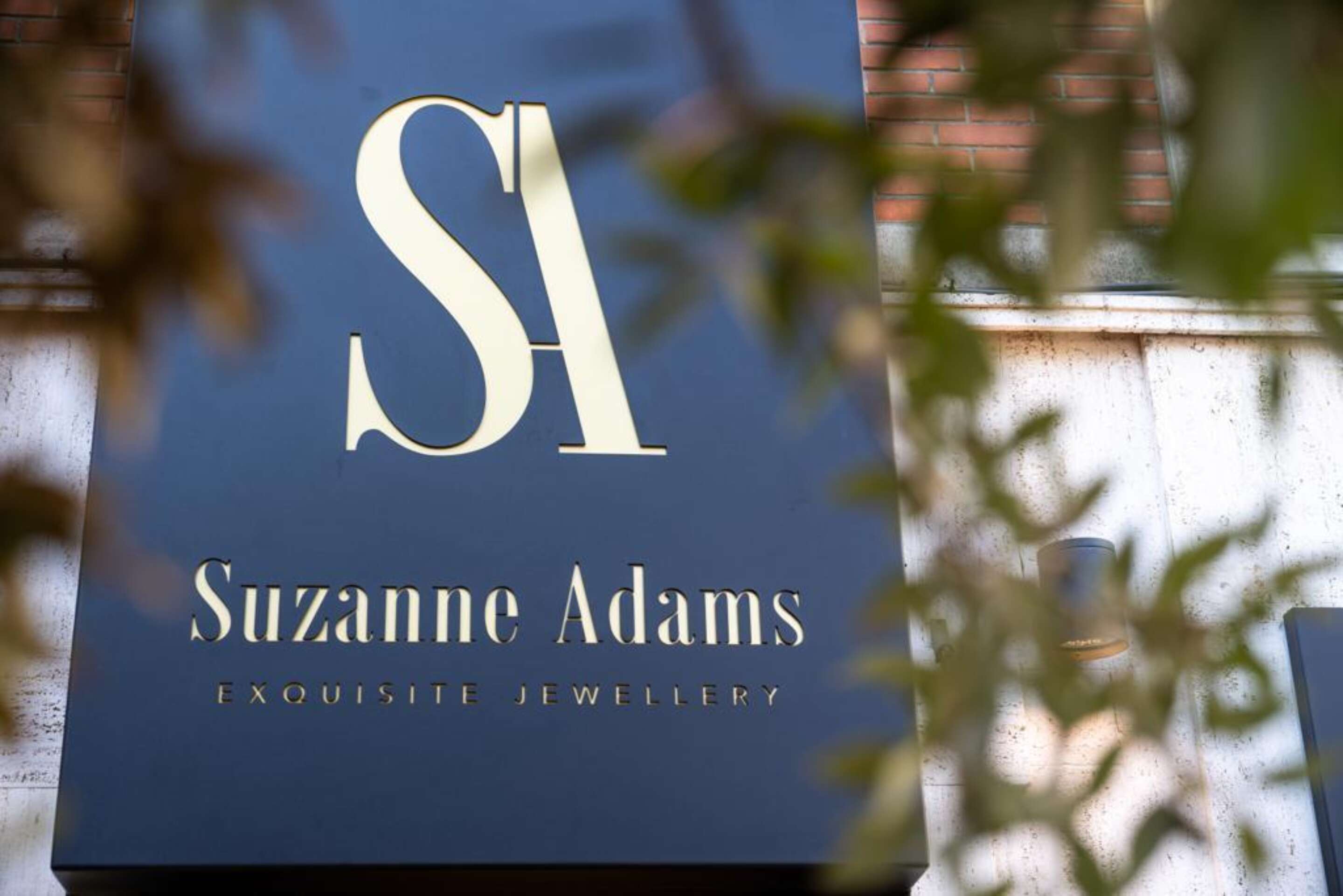 Juwelier in Hasselt Suzanne Adam, verdeler van de juwelencollecties van Antonellis